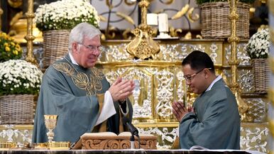 Kathedralamt am Sonntag im Fuldaer Dom mit Pfarrer Dominico